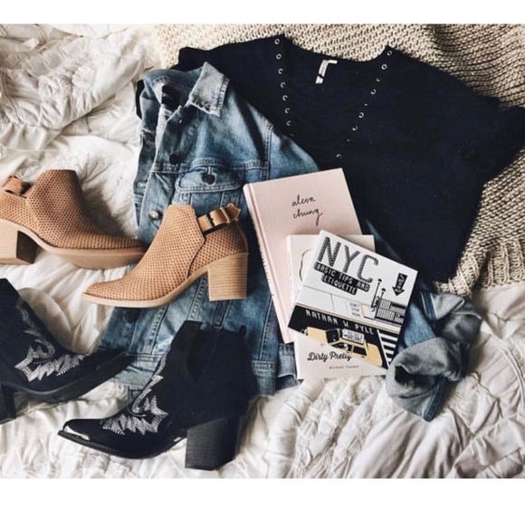 Qupid Tan Cutout style ankle booties - Picture 5 of 5